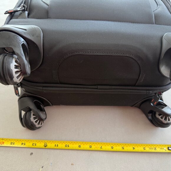 Samsonite 4-Wheel Spinner Suitcase, Frequent Flyer, Soft Nylon - Picture 4 of 11